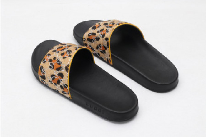 G*u*i slippers leopard print