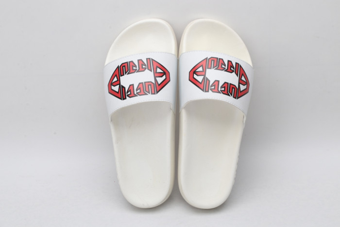 G*u*i slippers