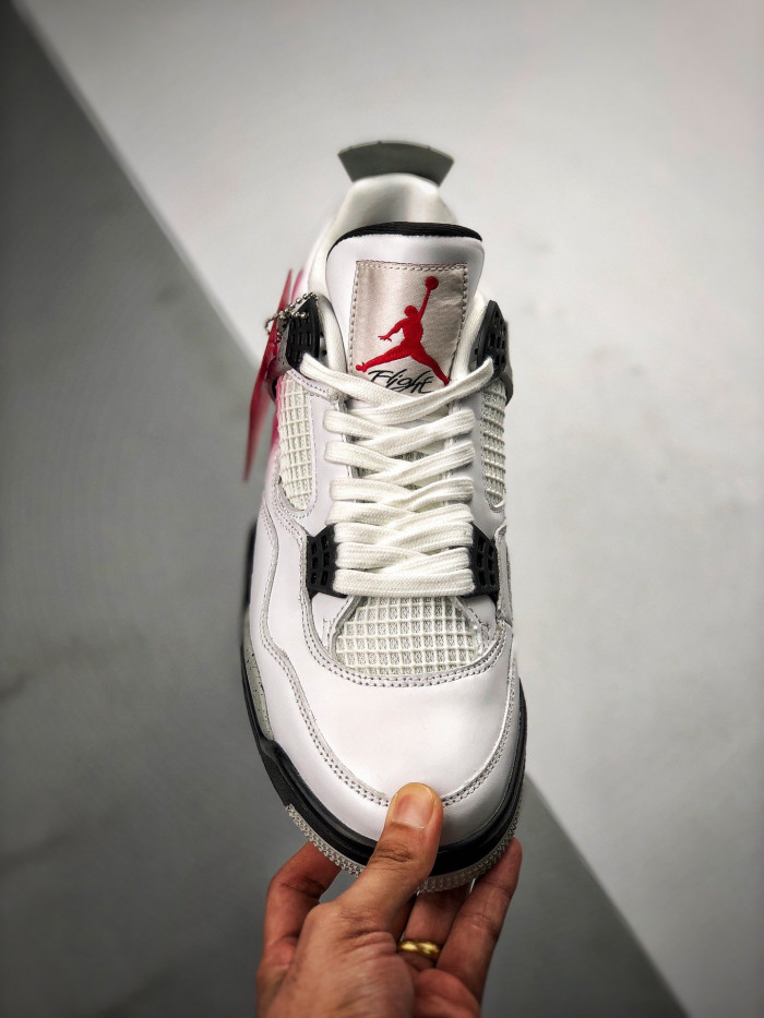 Air Jordan 4 OG “White Cement” 840606-192 (nike)