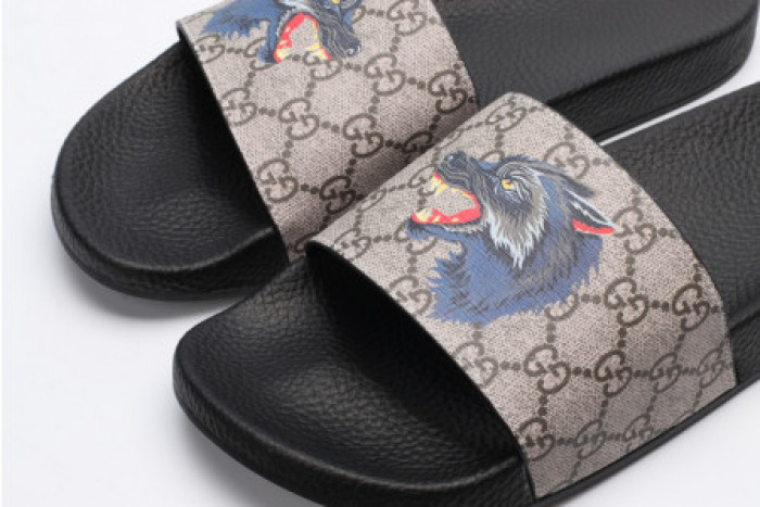 G*u*i slippers