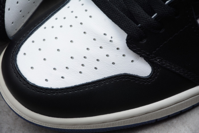 Air Jordan 1 Retro High OG “Blue Moon” 555088-115
