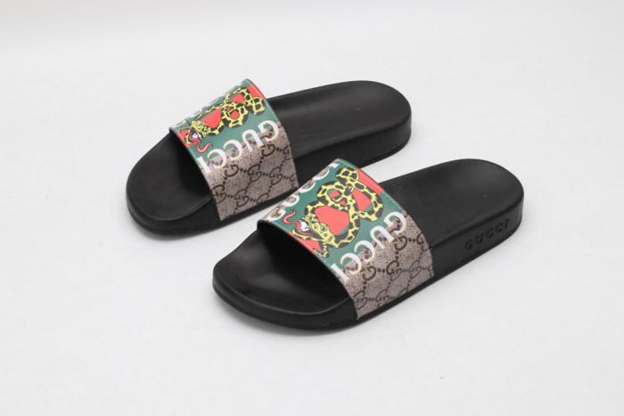 G*u*i slippers