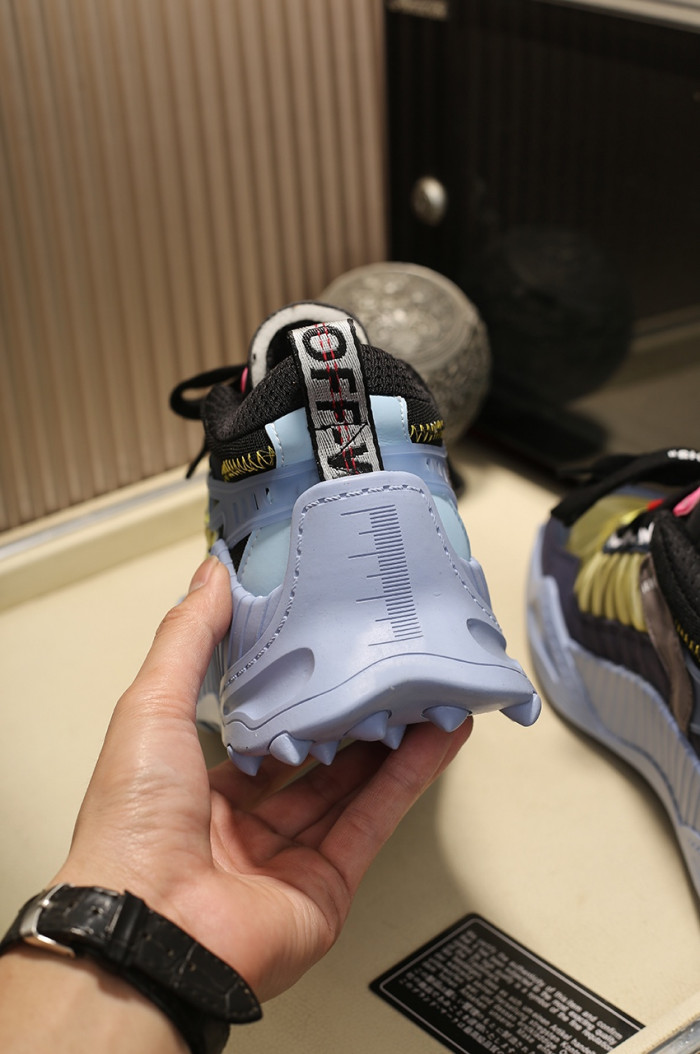 OFF-WHITE C/O ODSY-1000 SNEAKER