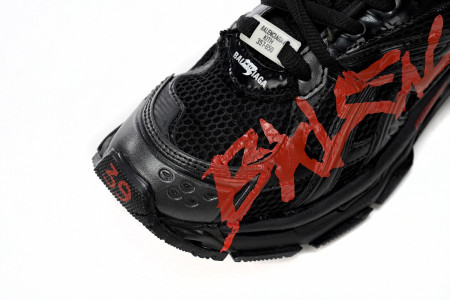 balcia runner black and red characters Ba*len*cia*ga