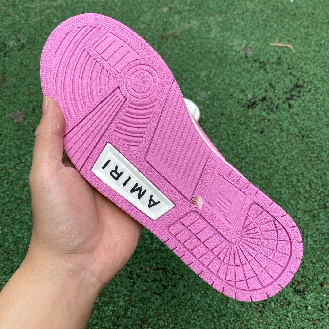 AR1M1 Low-Top Sneaker