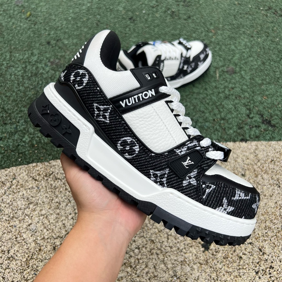 LV TRAINER MAXI White and black denim