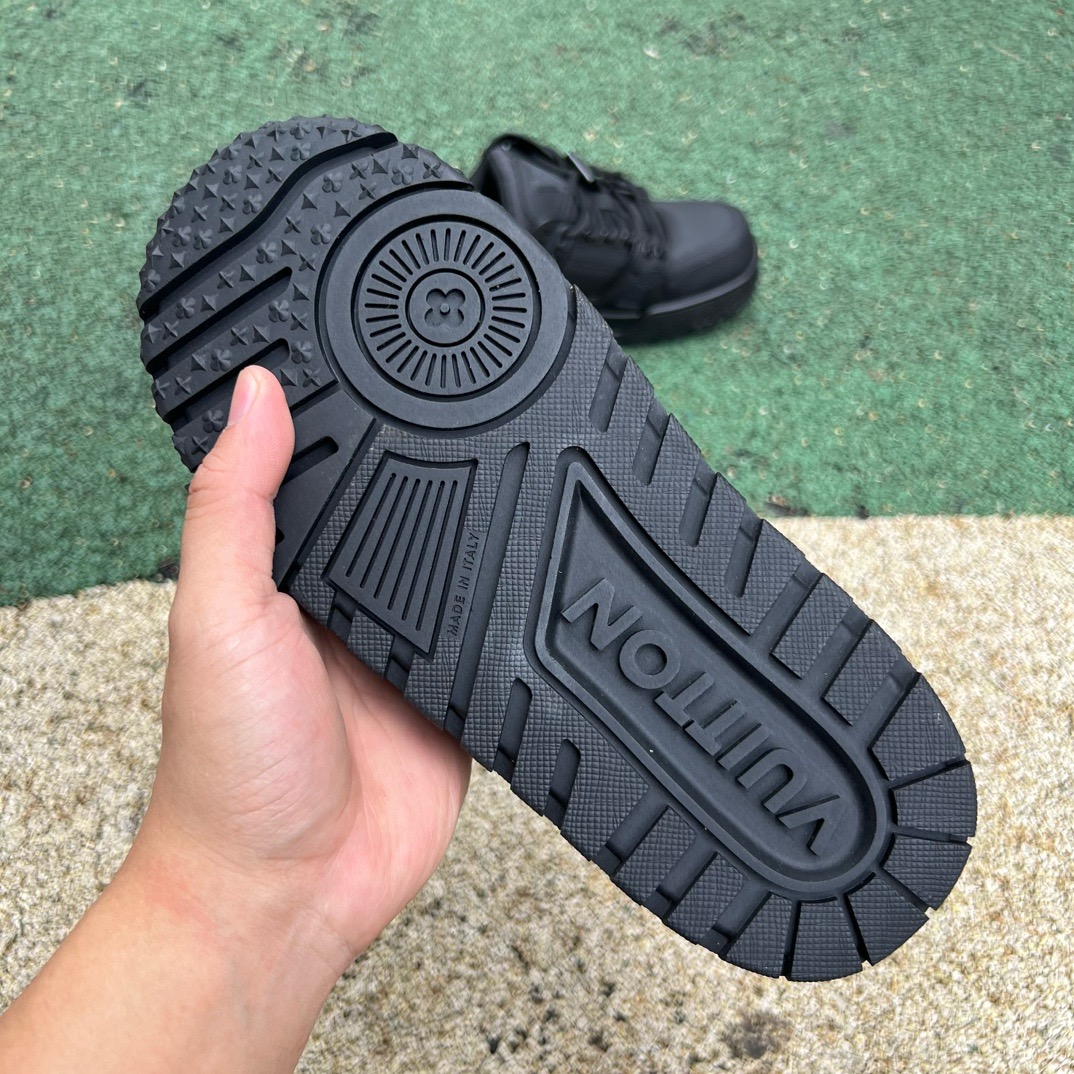 LV TRAINER MAXI all black