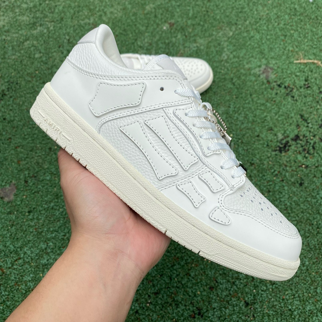 AR1M1 Low-Top Sneaker