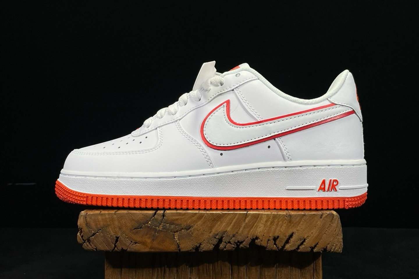 NIKE AIR FORCE 1