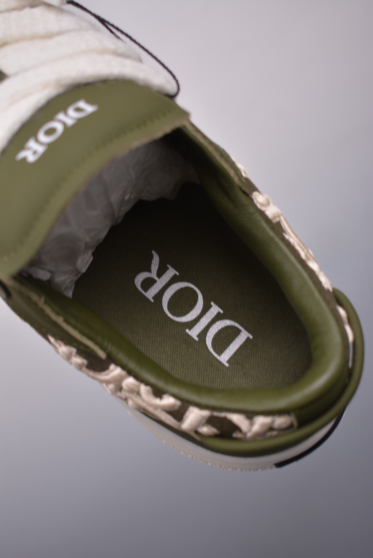 DR B33 SNEAKER