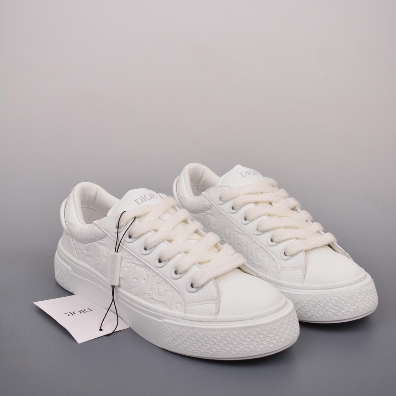DR B33 SNEAKER