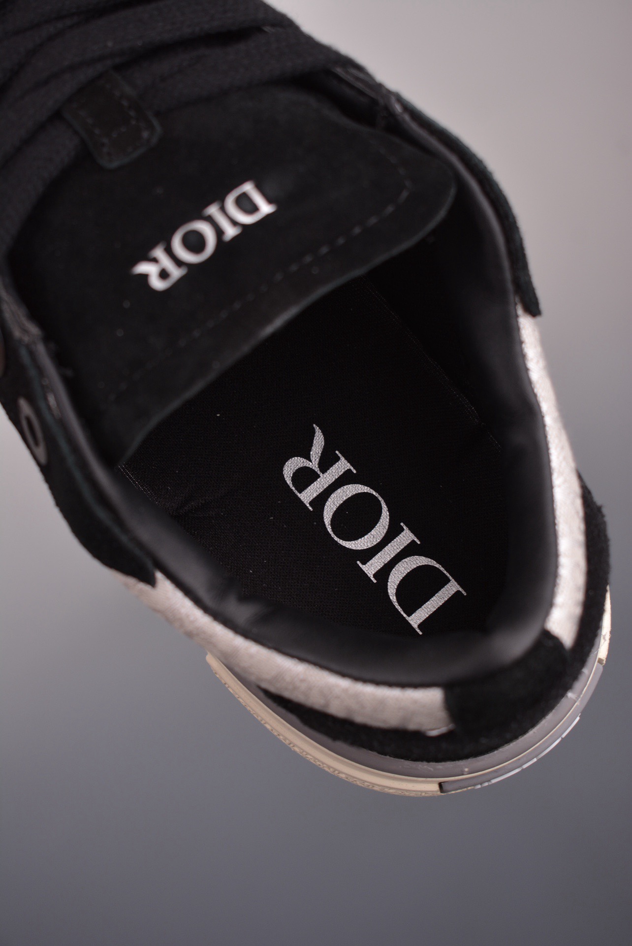 DR B33 SNEAKER