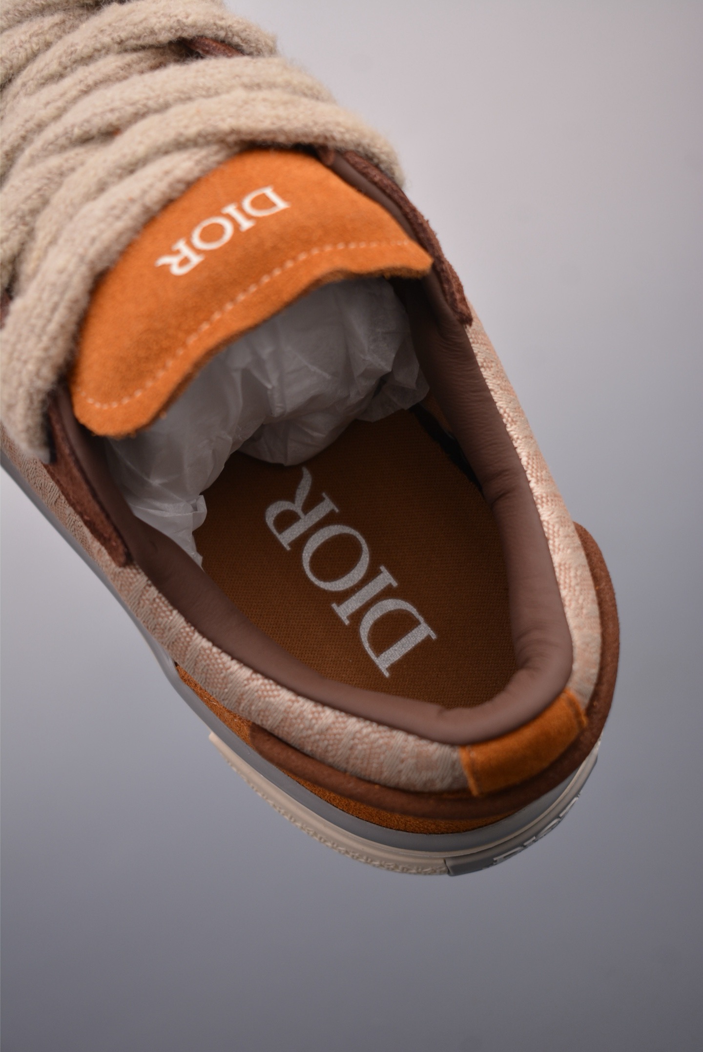 DR B33 SNEAKER