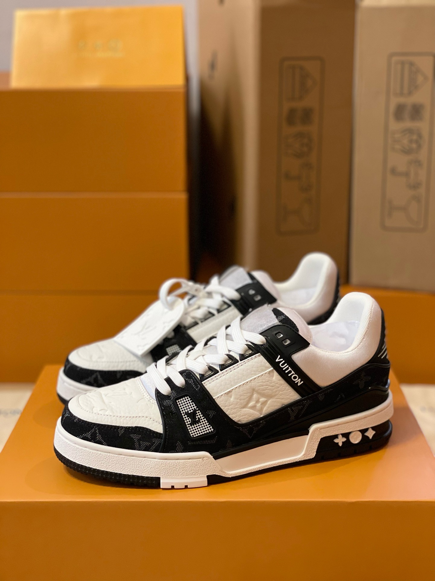 Loui Vuitto TRAINER SNEAKER
