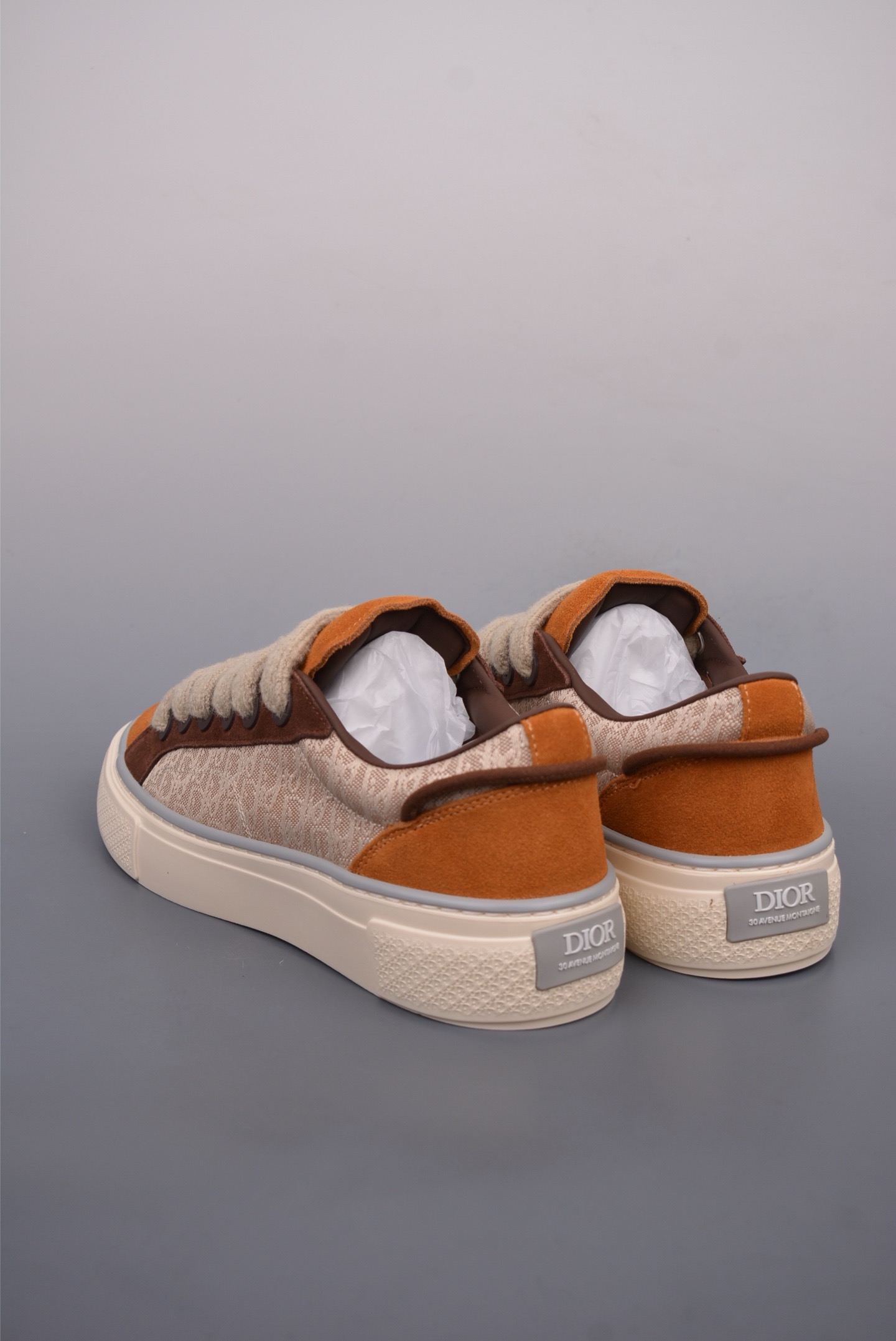 DR B33 SNEAKER