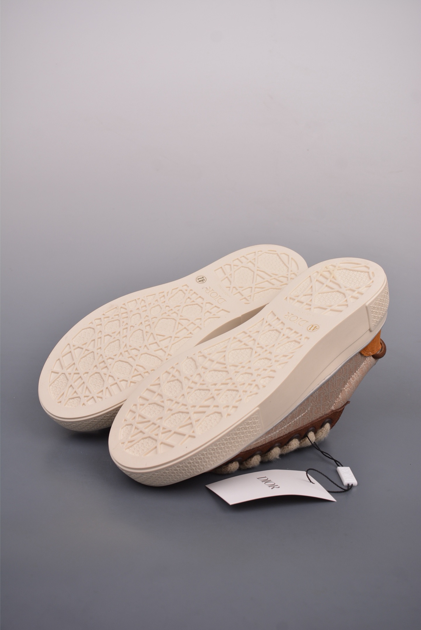 DR B33 SNEAKER