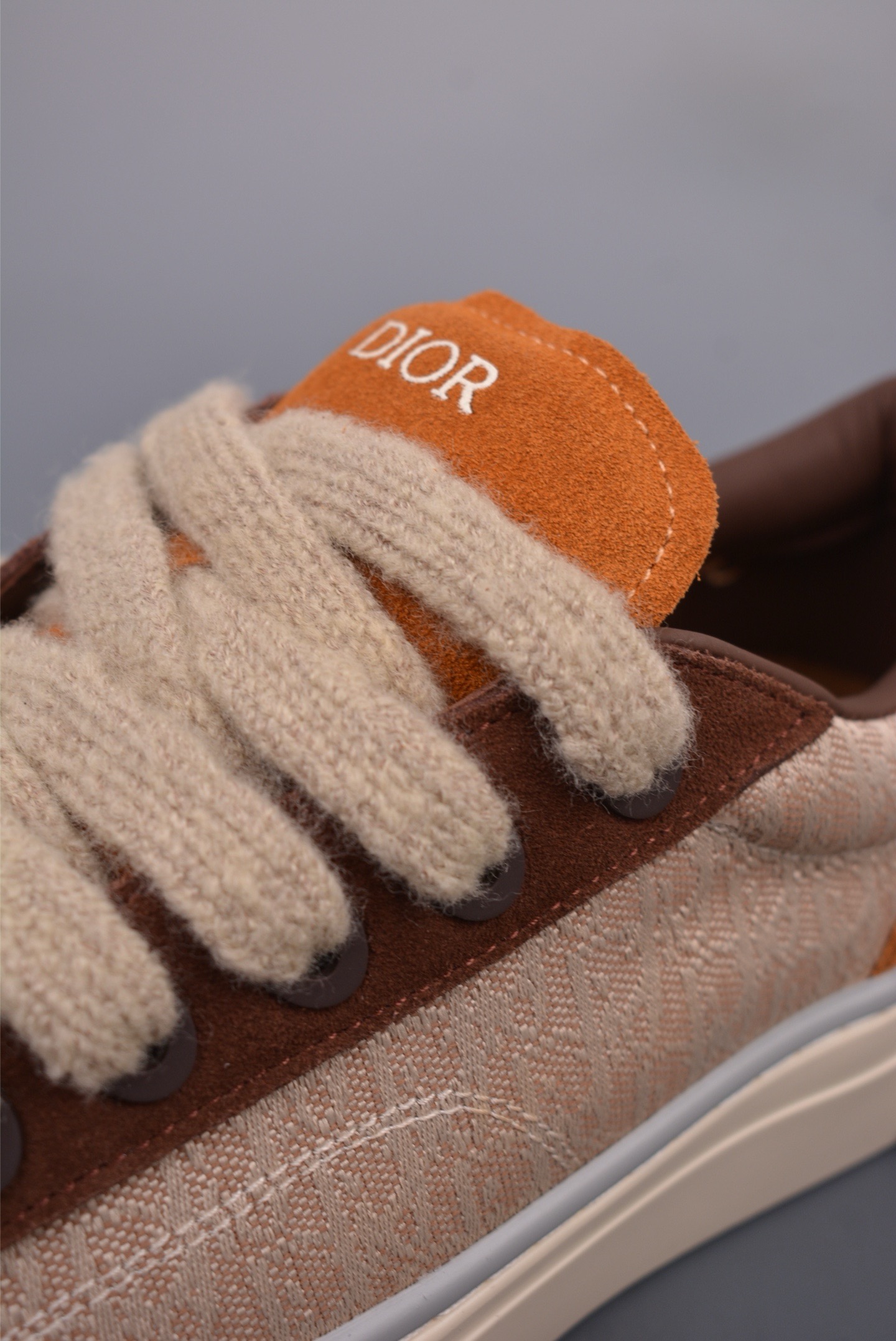 DR B33 SNEAKER