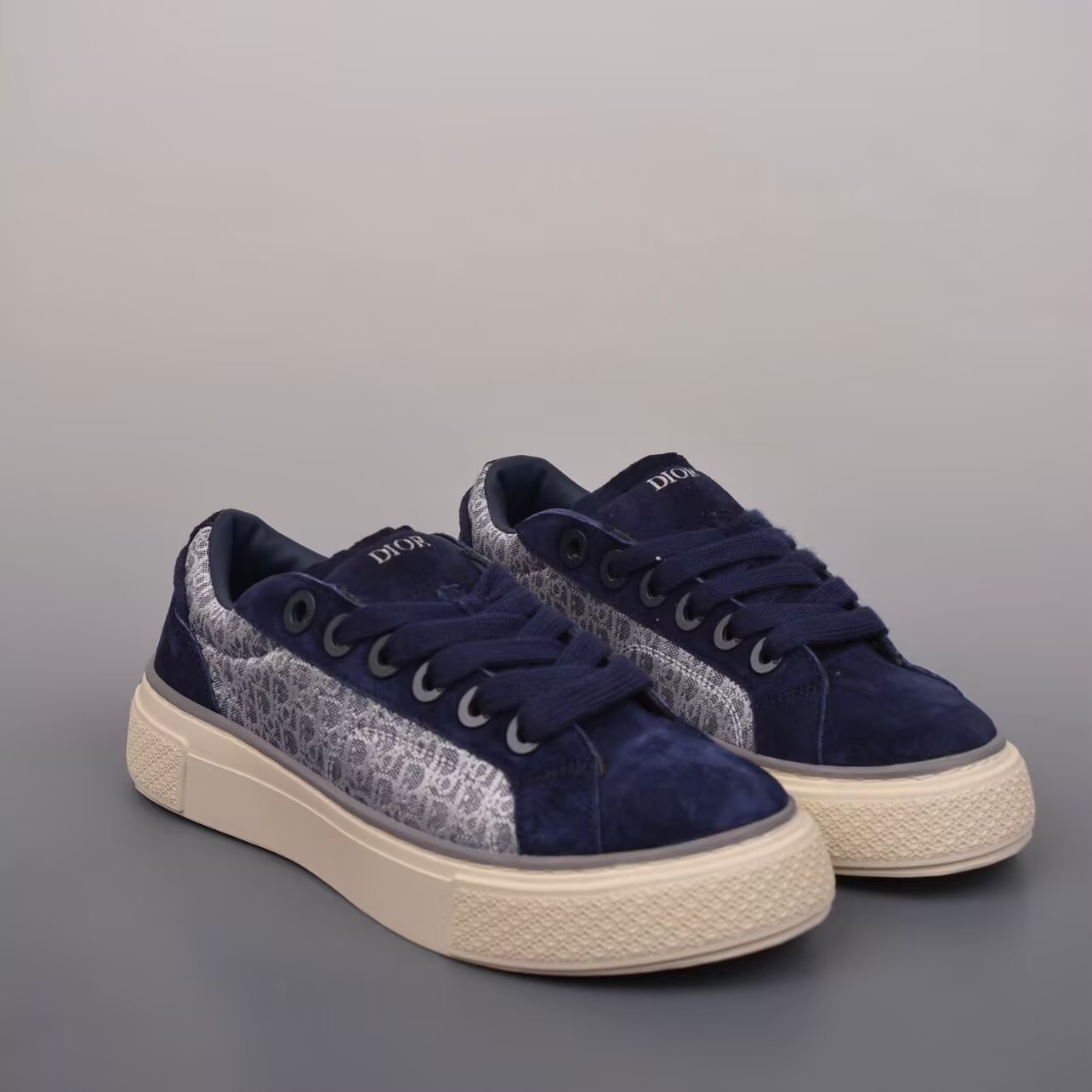 DR B33 SNEAKER