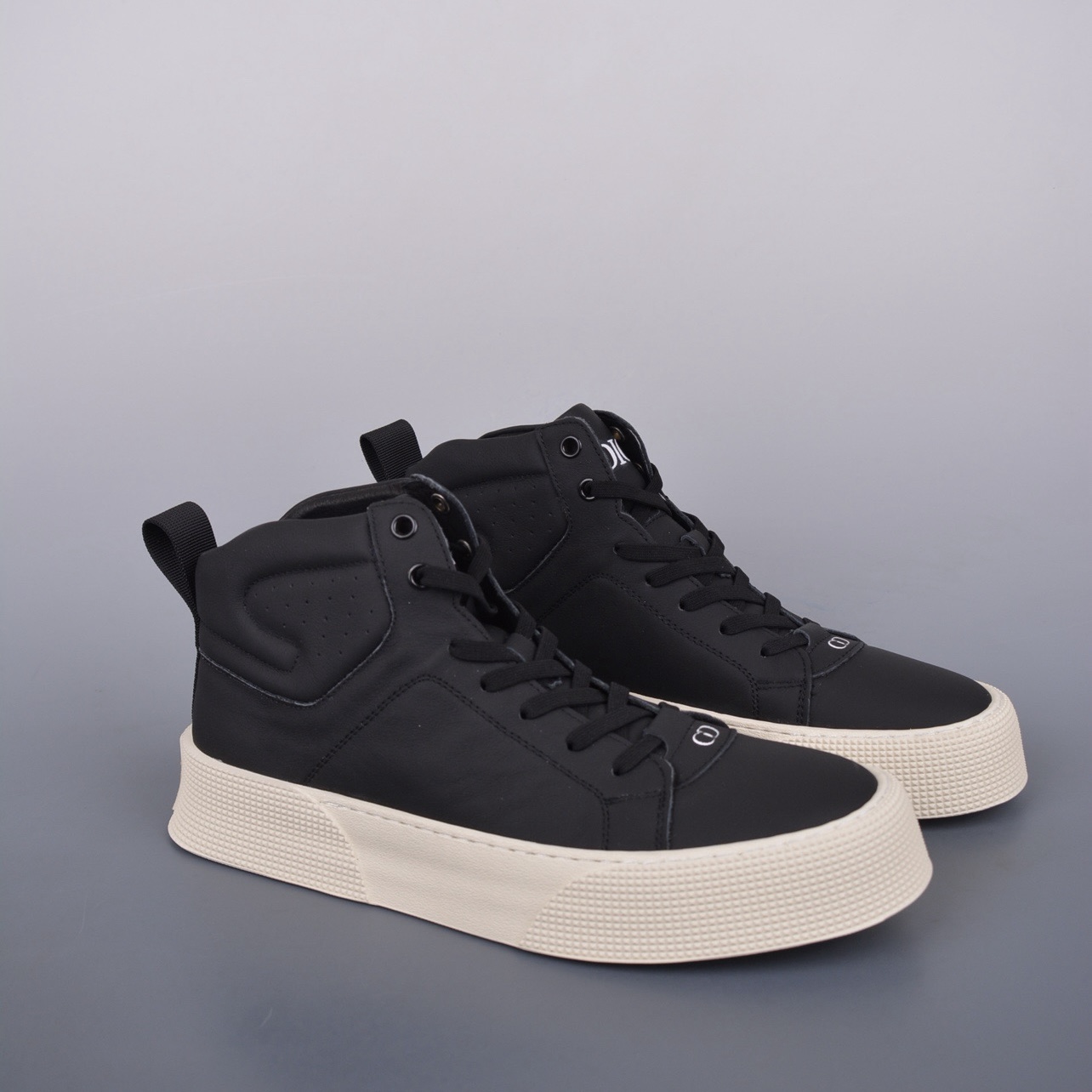 DR B33 SNEAKER