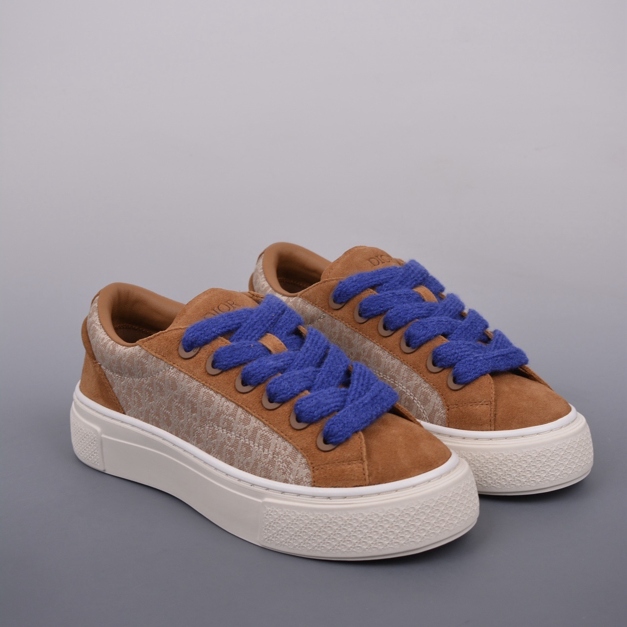 DR B33 SNEAKER