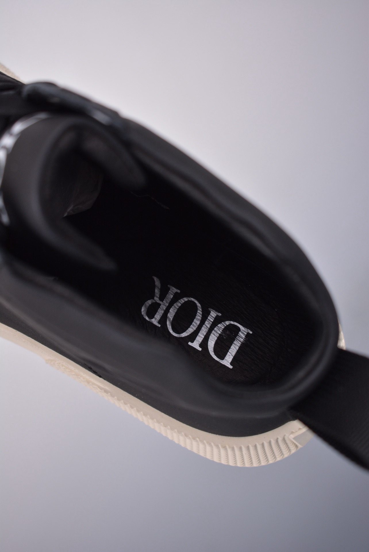 DR B33 SNEAKER
