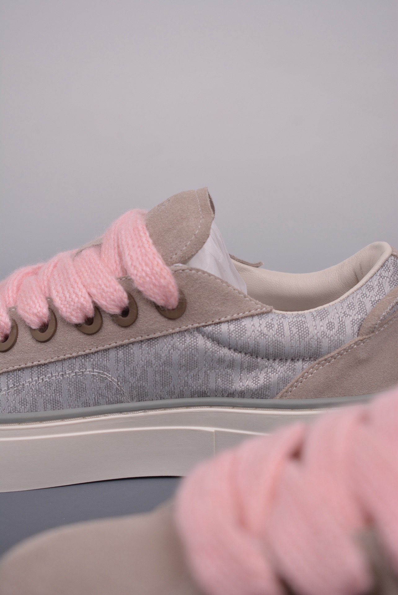 DR B33 SNEAKER